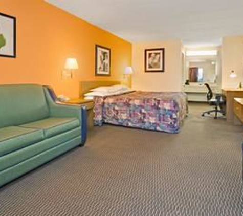 Days Inn by Wyndham Cincinnati East - Cincinnati, OH