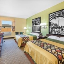 Super 8 by Wyndham Bay City - Hotels