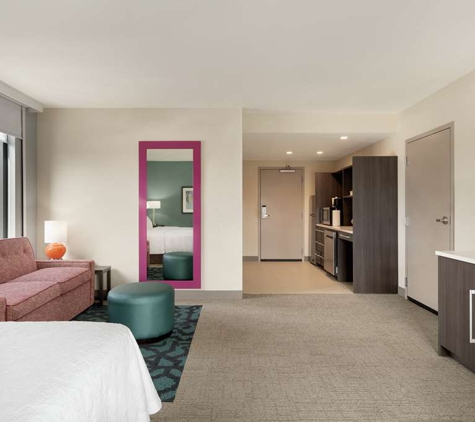 Home2 Suites by Hilton Woodland Hills Los Angeles - Woodland Hills, CA