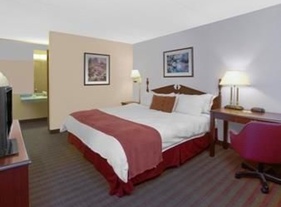 Days Inn - Davenport, IA