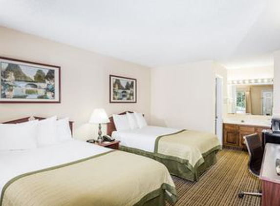 Baymont Inn & Suites - Greenwood, SC