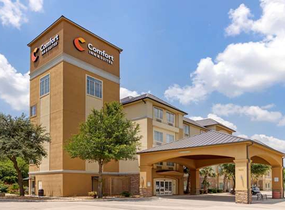 Comfort Inn & Suites Near Six Flags & Medical Center - San Antonio, TX