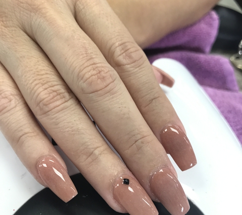 Regal Nails - San Antonio, TX. Dipping powdered on extended nails