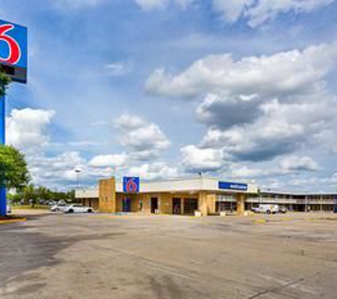 Motel 6 - Baton Rouge, LA