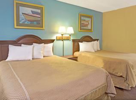 Super 8 by Wyndham Dania/Fort Lauderdale Arpt - Dania, FL