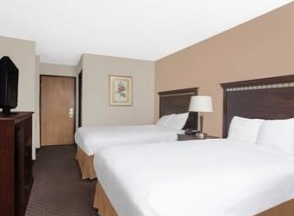 Baymont Inn & Suites - San Marcos, TX