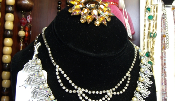 Flea Antique Depot - Lilburn, GA. Vintage costume jewelry, Sterling handmade signed jewelry. Brooches, rings, bracelet, watches, necklaces and cuff links.