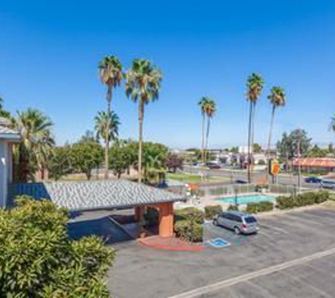 Super 8 by Wyndham Bakersfield/Central - Bakersfield, CA