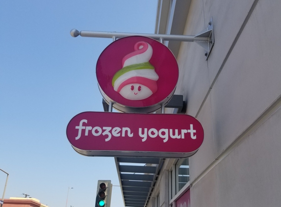 Menchie's Frozen Yogurt - Glendale, CA