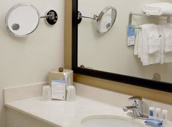 Fairfield Inn & Suites - Hayward, CA