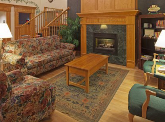 Country Inns & Suites - Port Washington, WI
