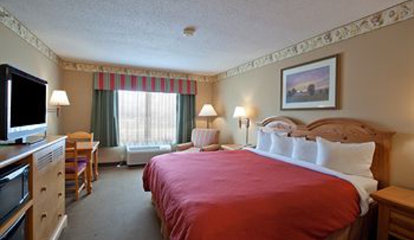 Country Inns & Suites - Waterloo, IA