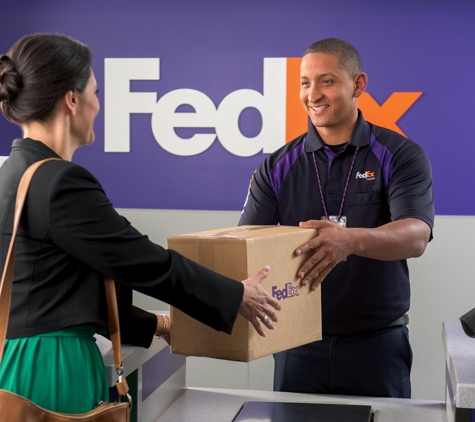 FedEx Office Ship Center - Irvine, CA