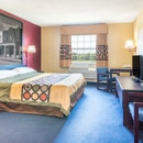 Super 8 by Wyndham Big Cabin/Vinita Area - Hotels