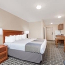 Days Inn & Suites by Wyndham Sellersburg - Motels