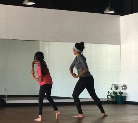 Bollycurves - Bollywood Dance + Yoga + Fitness - Houston, TX