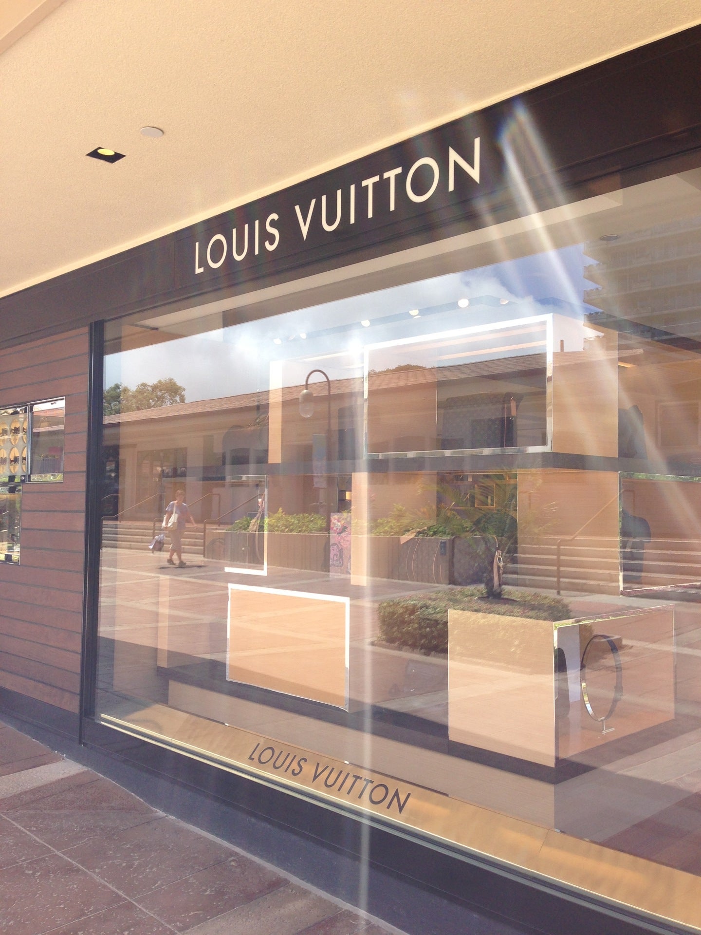 Louis Vuitton Store In Whalers Village Maui : Louisvuitton