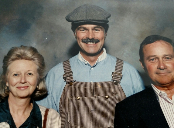 Central Heating & Air Conditioning Co - Paducah, KY. Gail and Robert Lynn with DAVE LENNOX.