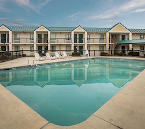 Quality Inn & Suites @ Hanes Mall / Medical Center - Winston Salem, NC