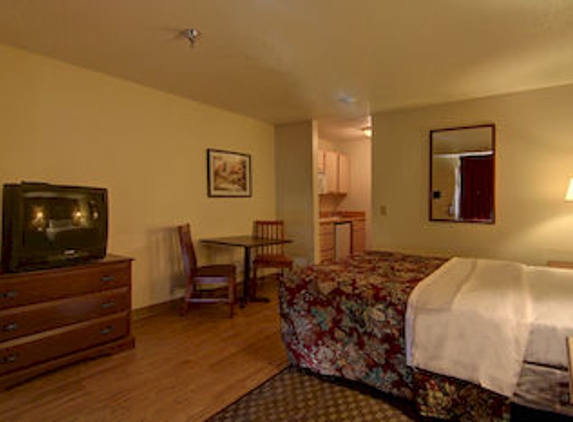 InTown Suites - Cumming, GA