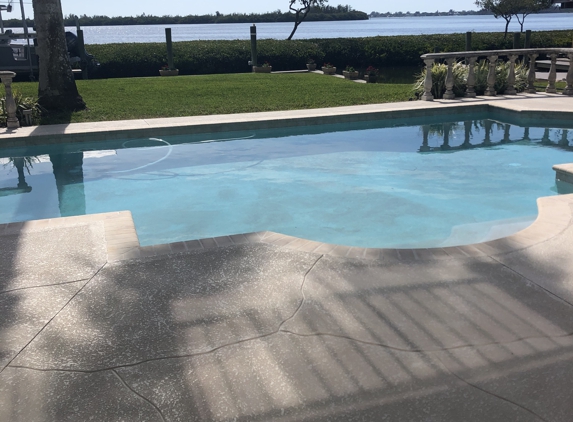 Custom Deck Design LLC - Bradenton, FL