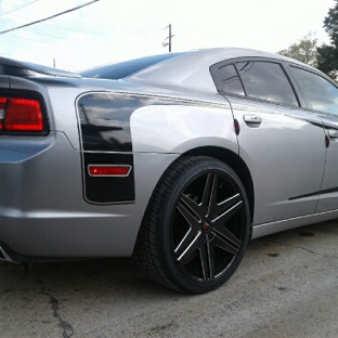 T & T Custom Trim - Shreveport, LA. Custom Stripes
Dodge Charger