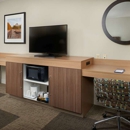 Hampton Inn & Suites Rogers - Hotels
