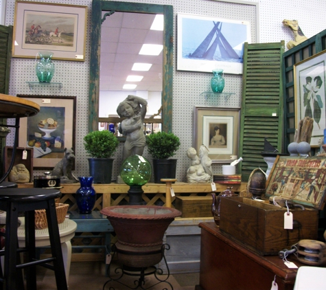 Antiques On Elm - Manchester, NH