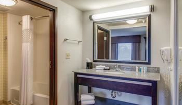 Hampton Inn - Romulus, MI