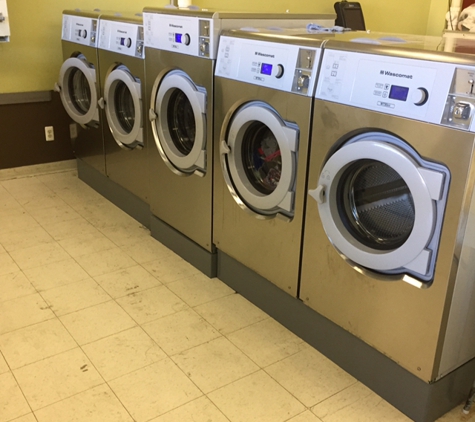 Laundry Luke's - Bridgeton Laundry Mat - Bridgeton, MO. New Wascomat big washers.