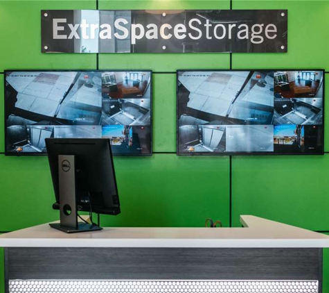 Extra Space Storage - Chicago, IL