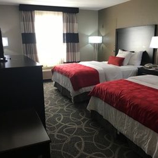 Ramada by Wyndham Des Moines Airport - Des Moines, IA