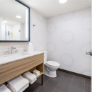 Tru by Hilton Madison East - Hotels