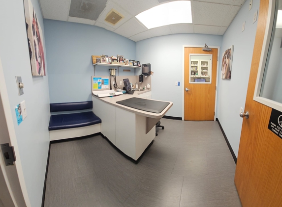 VCA Silver Lakes Animal Hospital - Pembroke Pines, FL