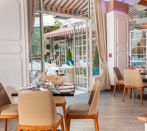 Villa Azur Restaurant and Lounge - Miami Beach, FL