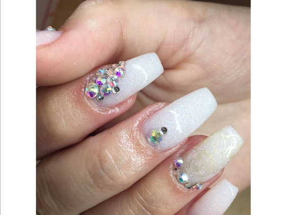 Aurys Royal Nails & Spa - Kissimmee, FL