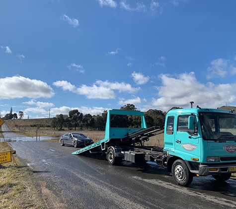 Zelukovic John Smash Repairs & Towing Service