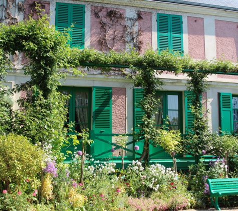 Happy Place Travel - Bowling Green, KY. Claude Monet's Giverny Home