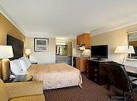 Travelodge by Wyndham Hinesville - Hinesville, GA