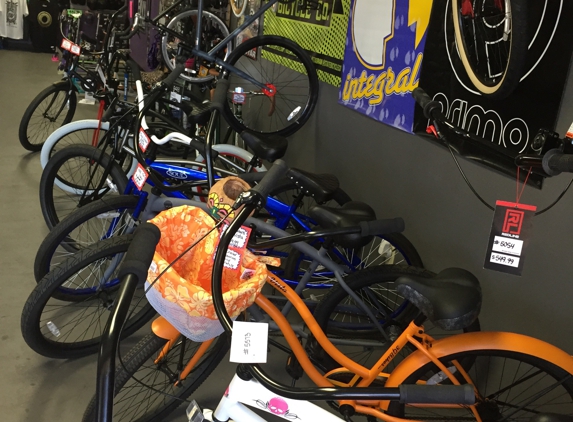 Average Joes Ride Shop - Scottsdale, AZ. Pro scoters don't rattle!!! This place is awesome see Kellie ����