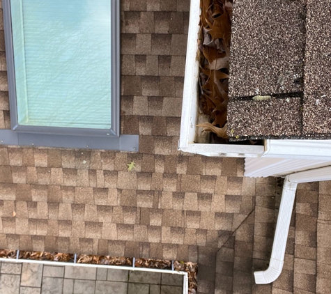 Pure Pro Gutter Cleaning LLC - East Windsor, CT. Pure Pro Gutter Cleaning, Tariffville, CT, cleangutterclean.com