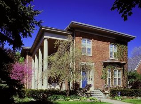 Queens Residence Bed & Breakfast - Ypsilanti, MI