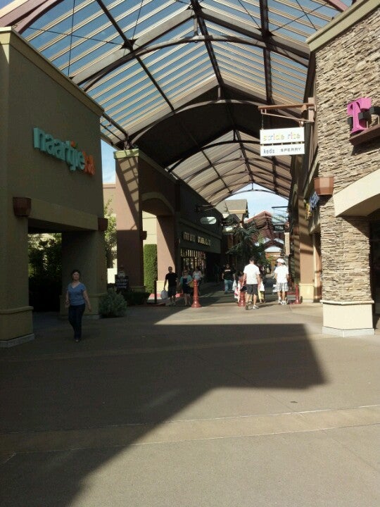 Woodburn Premium Outlets - Woodburn, OR 97071