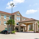 Comfort Inn & Suites Winnie - Motels