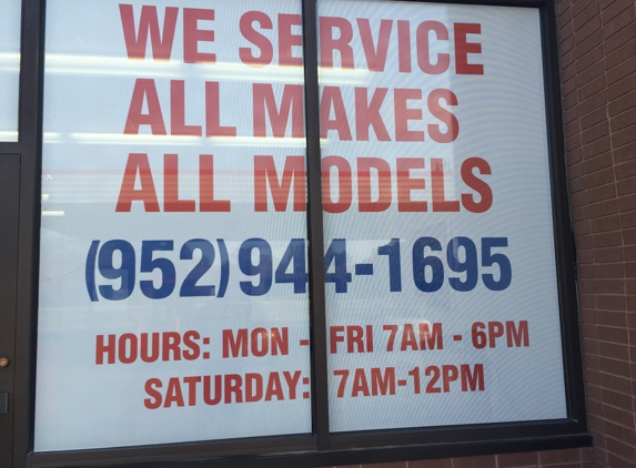 Bob's Auto Repair - Minneapolis, MN. Auto Service Center - west of Super America - same bldg