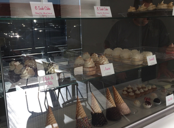 Moonlight Cakes - Bedford, TX