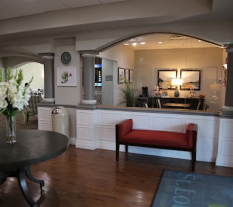 St. Louis Hills Assisted Living & Memory Care - Saint Louis, MO