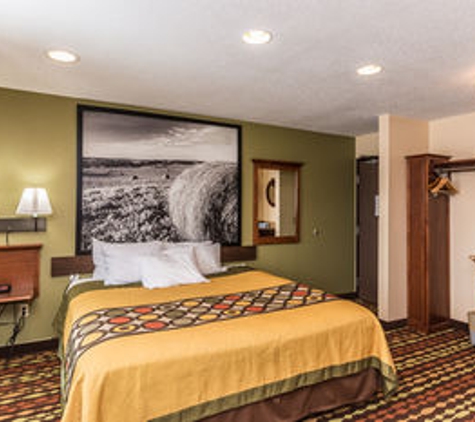 Super 8 by Wyndham Grand Forks - Grand Forks, ND