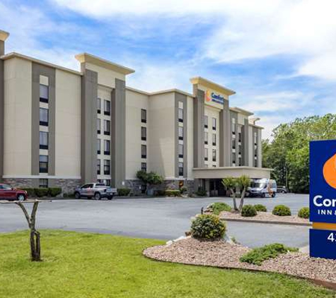 Comfort Inn & Suites Airport - Little Rock, AR