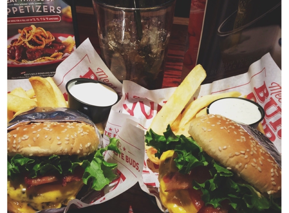 Red Robin Gourmet Burgers - Santa Maria, CA